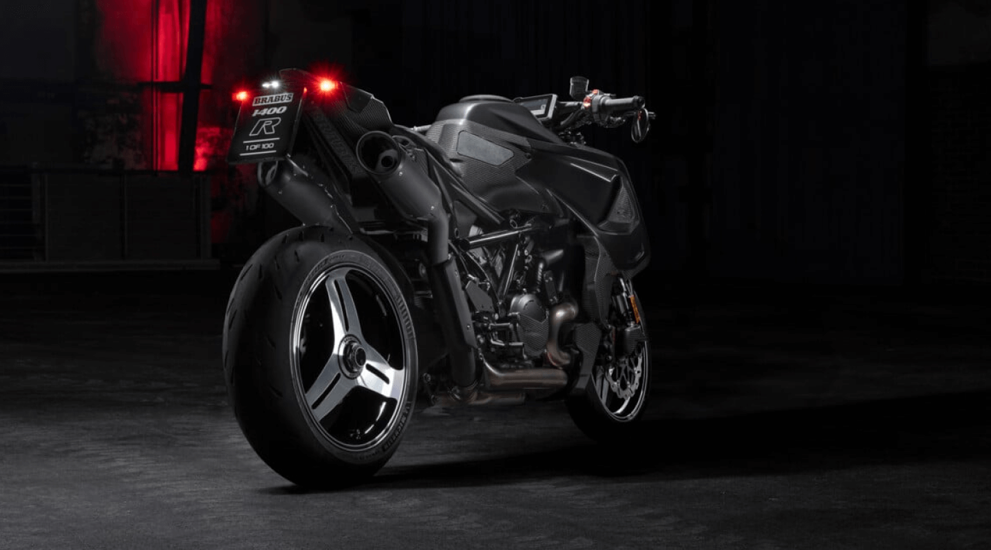 Read more about the article Is the BRABUS 1400 R faster than the Triumph Rocket 3?