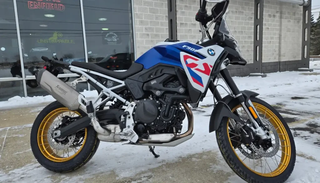 This is where the BMW builds its strongest case. On tarmac, the F 900 GS is the more composed, confidence-inspiring motorcycle of the two.