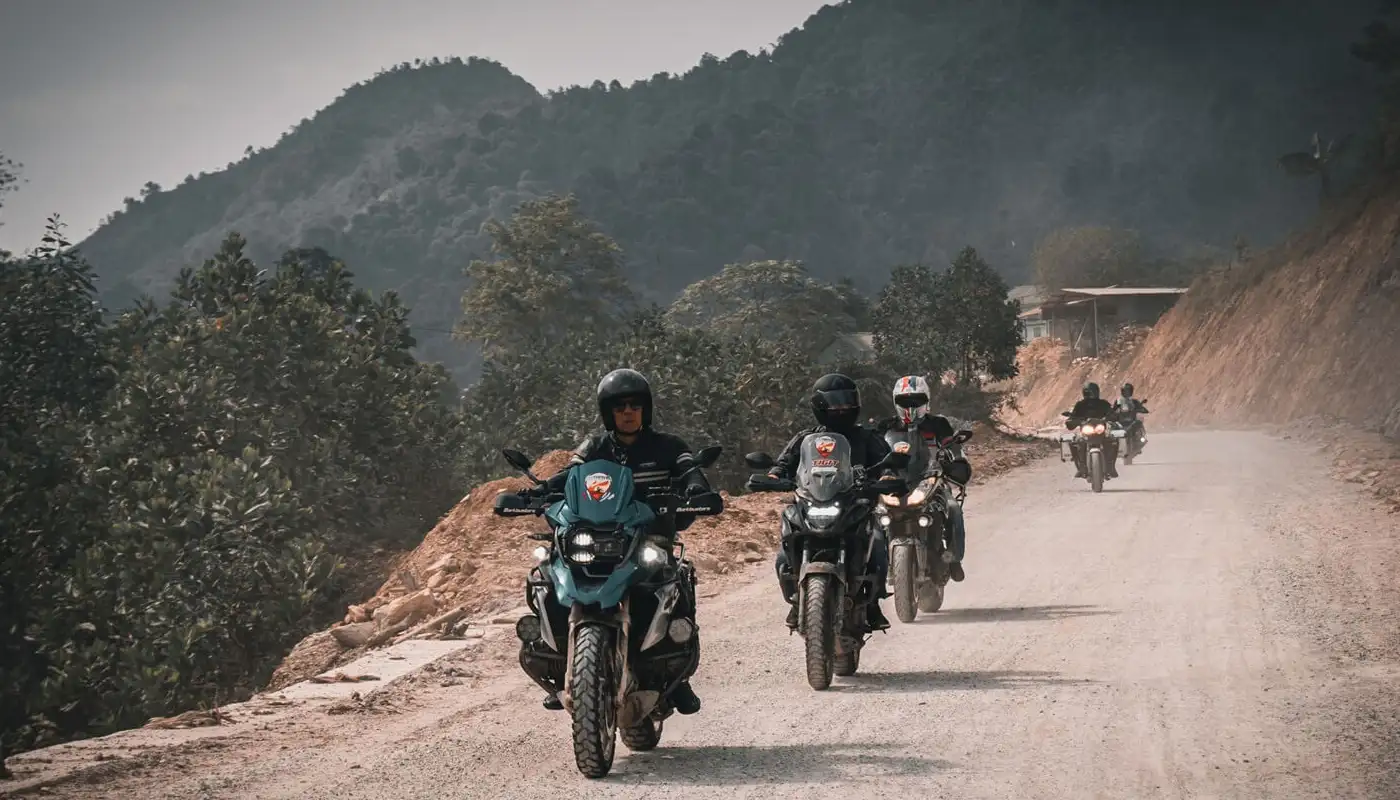 Solo vs. Group Touring